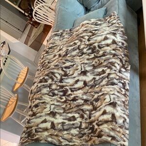 Plush Faux Fur Blanket in Brown and Cream